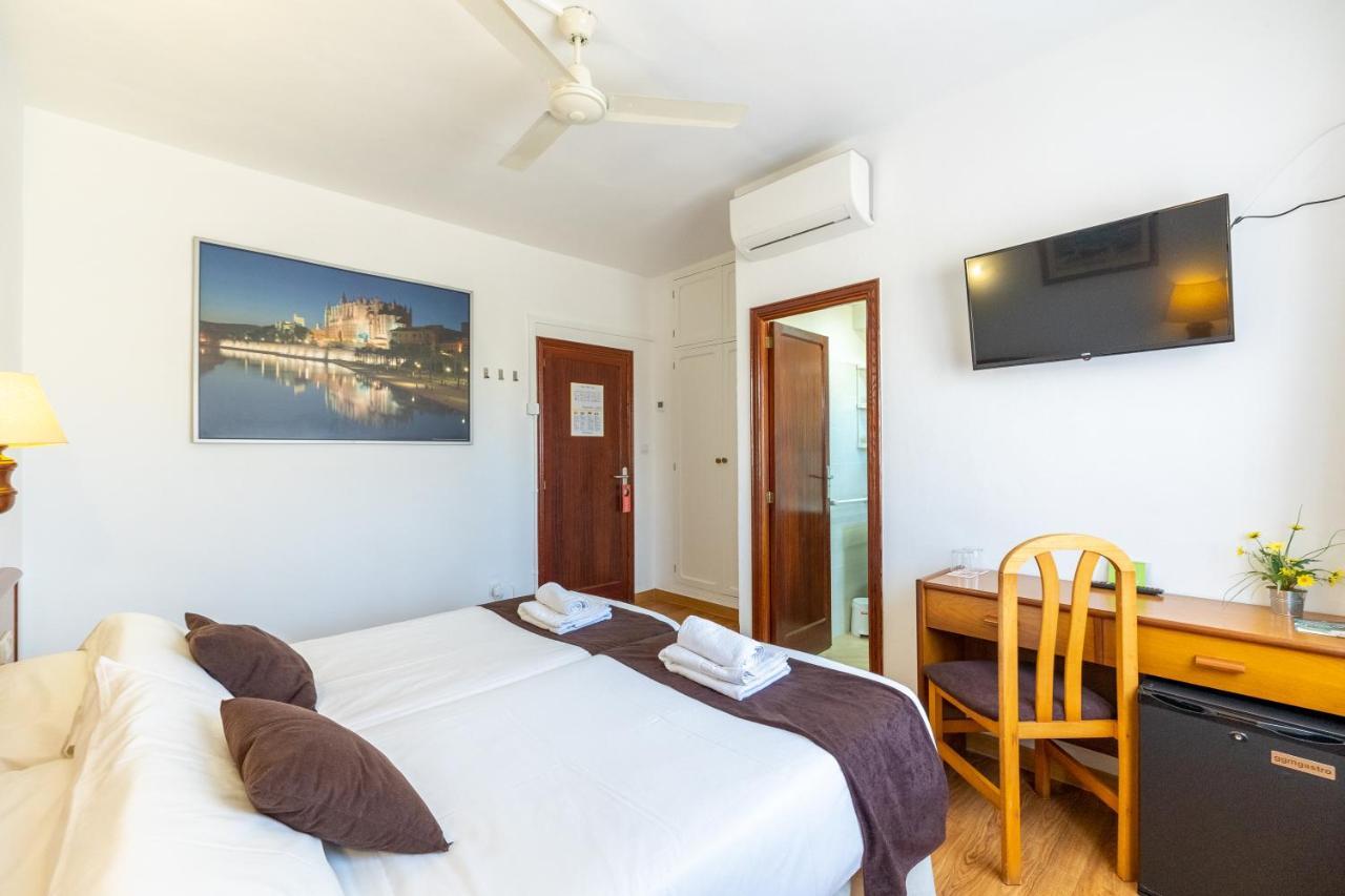 Hostal Doris - Adults Only Colonia de Sant Jordi Exteriör bild