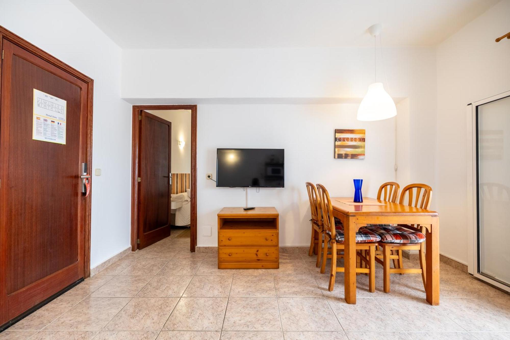 Hostal Doris - Adults Only Colonia de Sant Jordi Rum bild