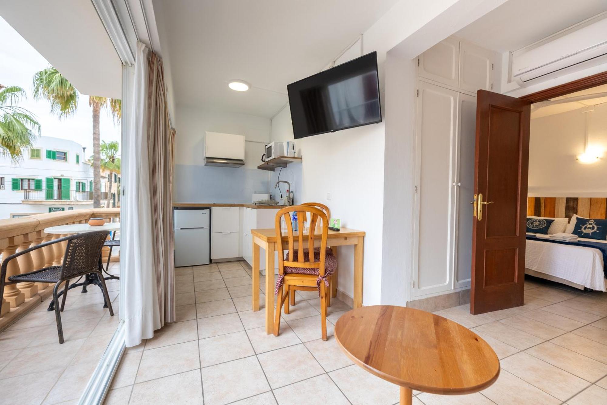 Hostal Doris - Adults Only Colonia de Sant Jordi Rum bild