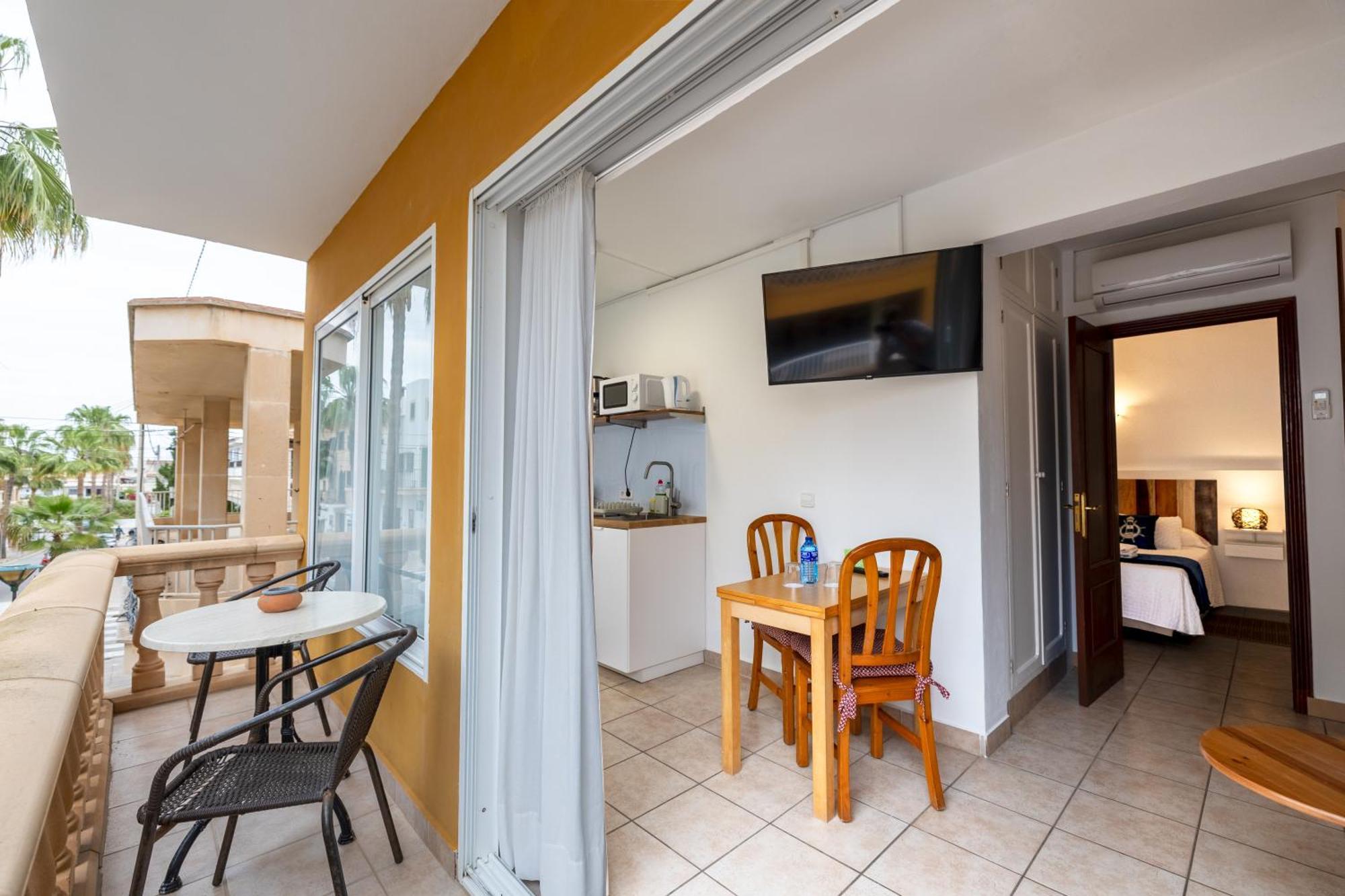Hostal Doris - Adults Only Colonia de Sant Jordi Rum bild